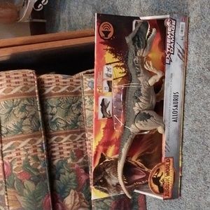 Jurassic World Dominion Extreme Damage Roarin ALLOSAURUS Dinosaur Figure Mattel